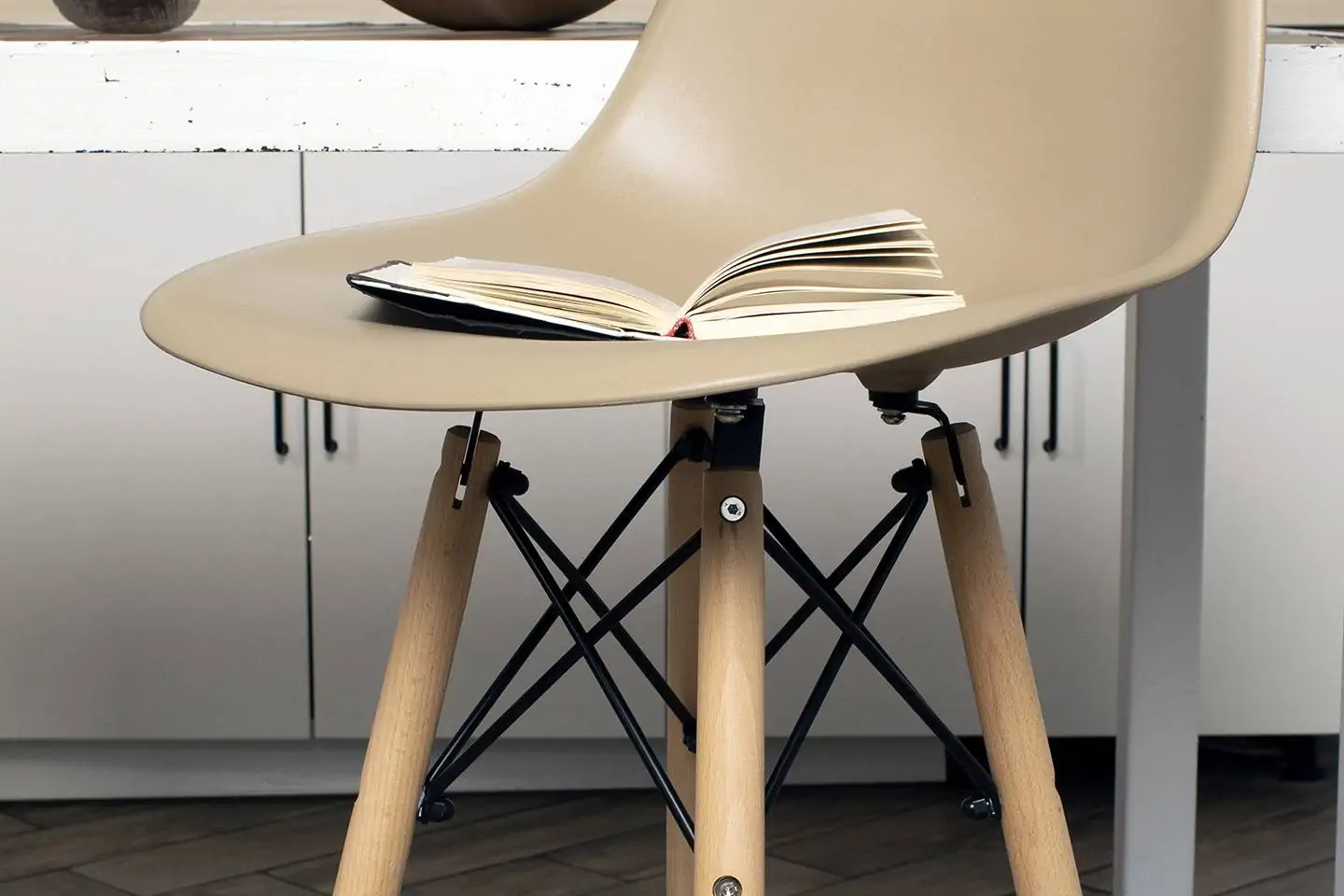Коллекция Eames DSW