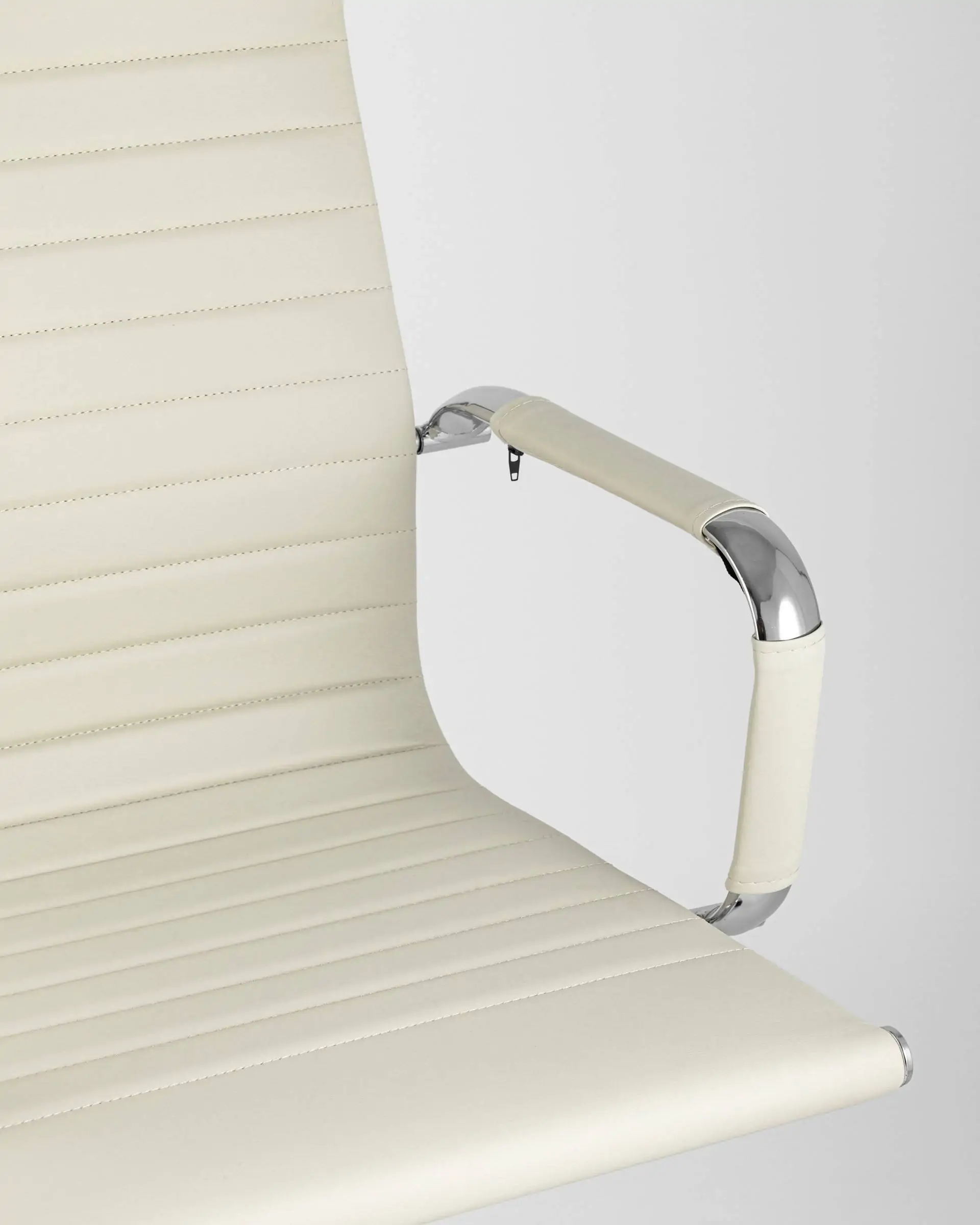 Кресло руководителя TopChairs City бежевое