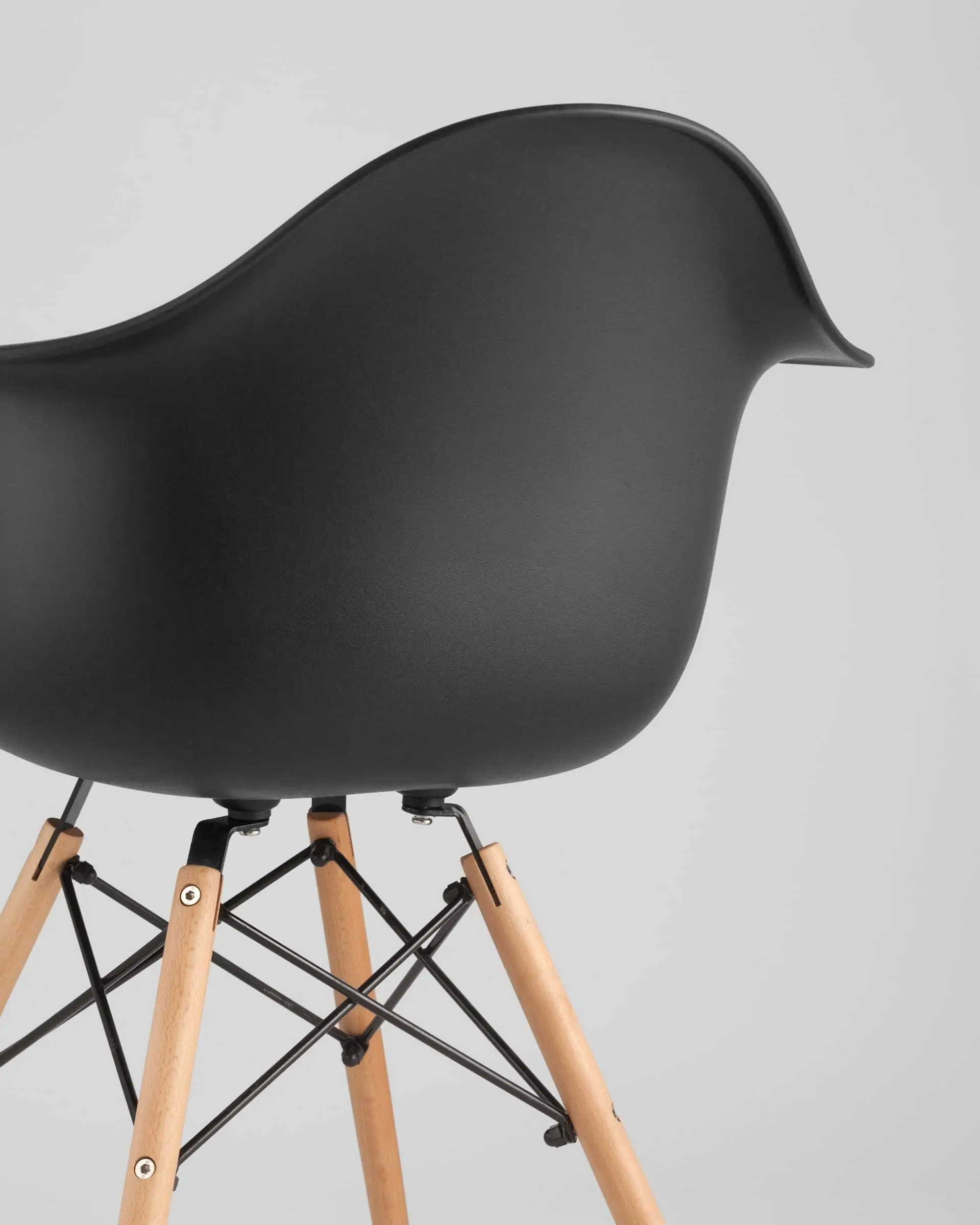 Стул eames daw