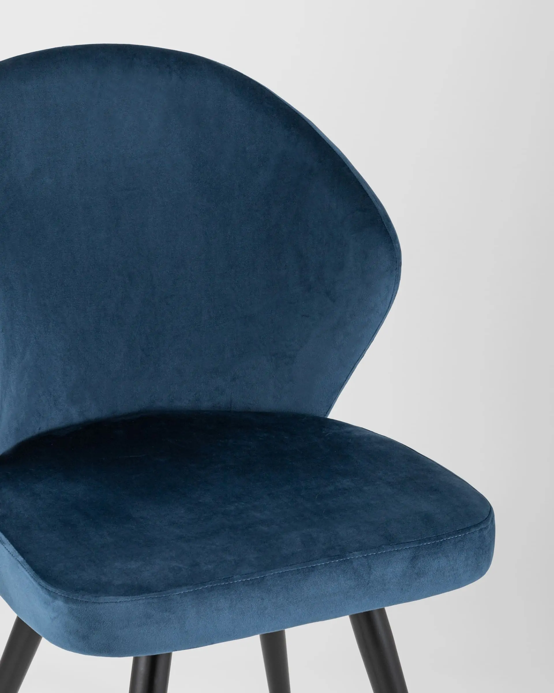 Обеденная группа стол Clyde бетон/белый, стулья Танго велюр синие