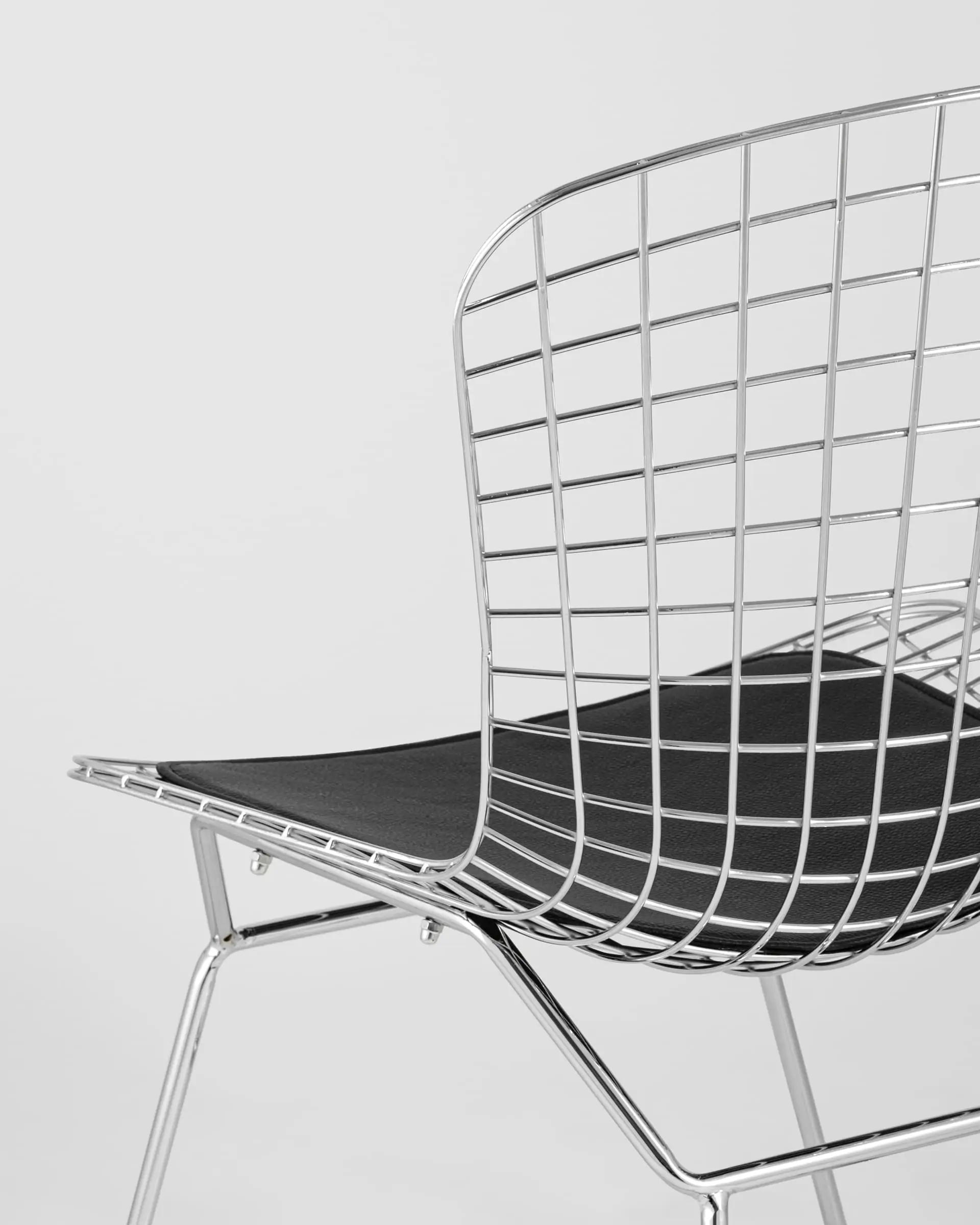 Стул обеденный Bertoia хромированный с черной подушкой
