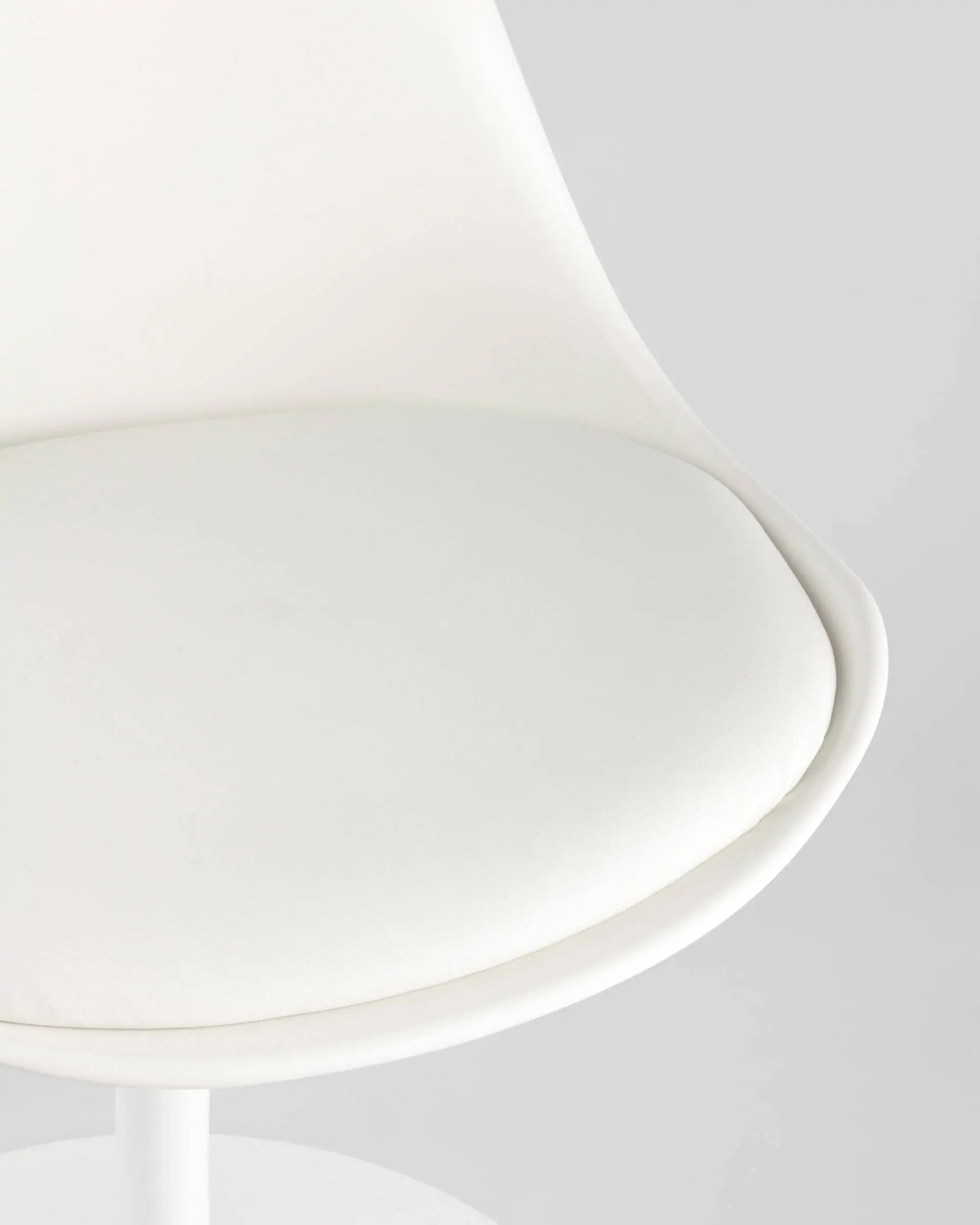 Обеденная группа стол Tulip D90 белый, стулья Tulip белые 4 шт.