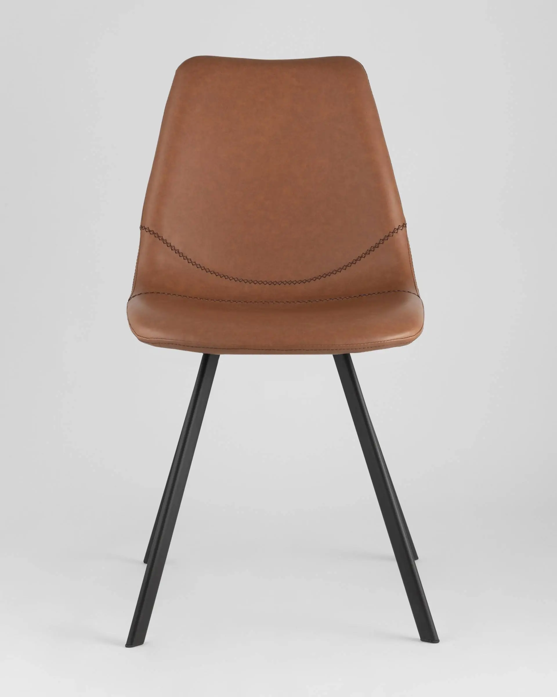 стул с коричневой обивкой