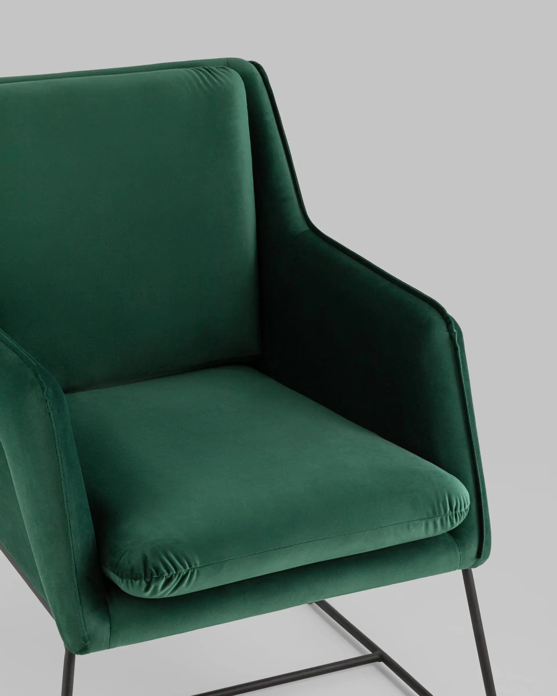 Кресло Роланд велюр зелёный на полозьях