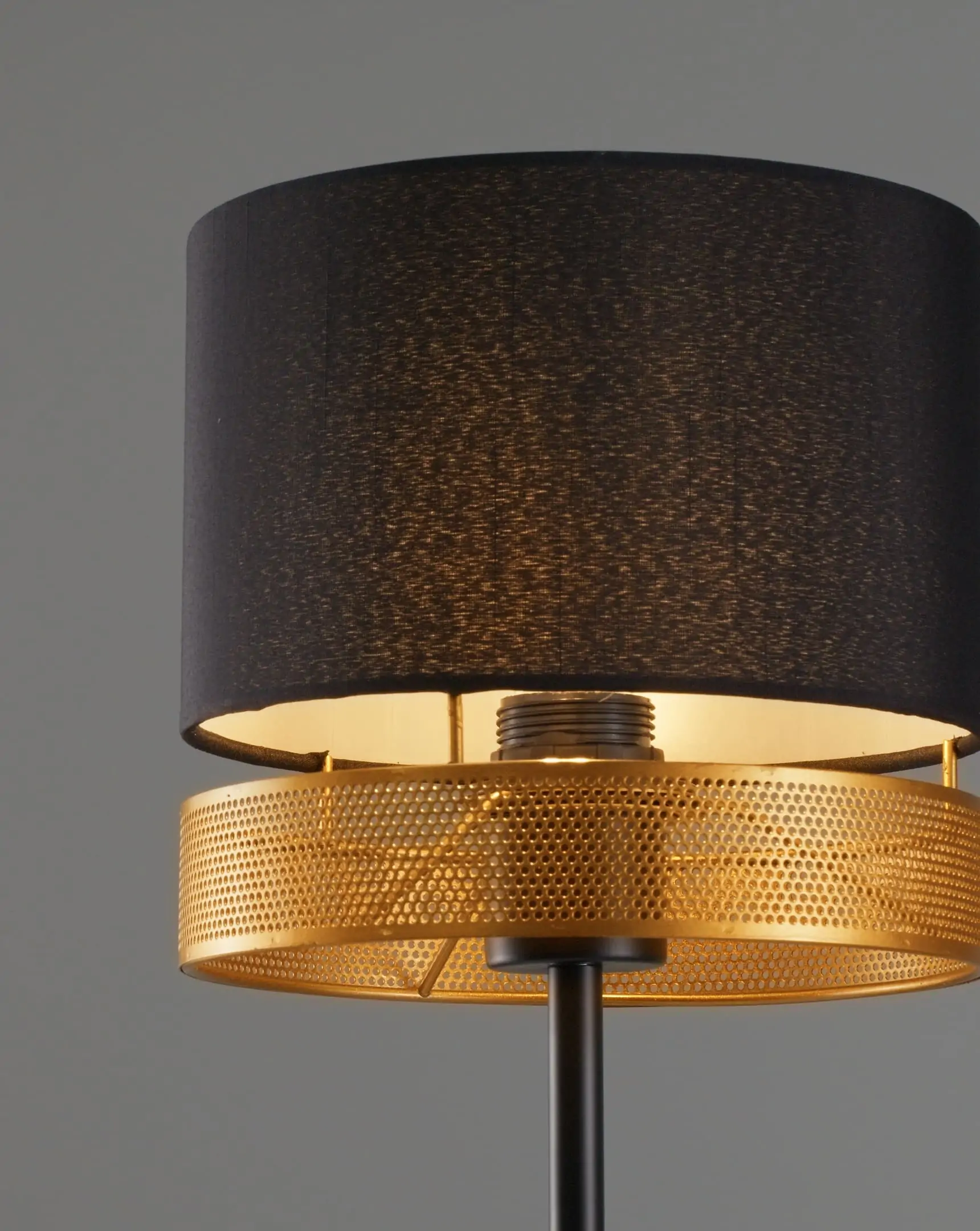 Лампа настольная с абажуром Moderli V10632-1T Gela, золото и черное