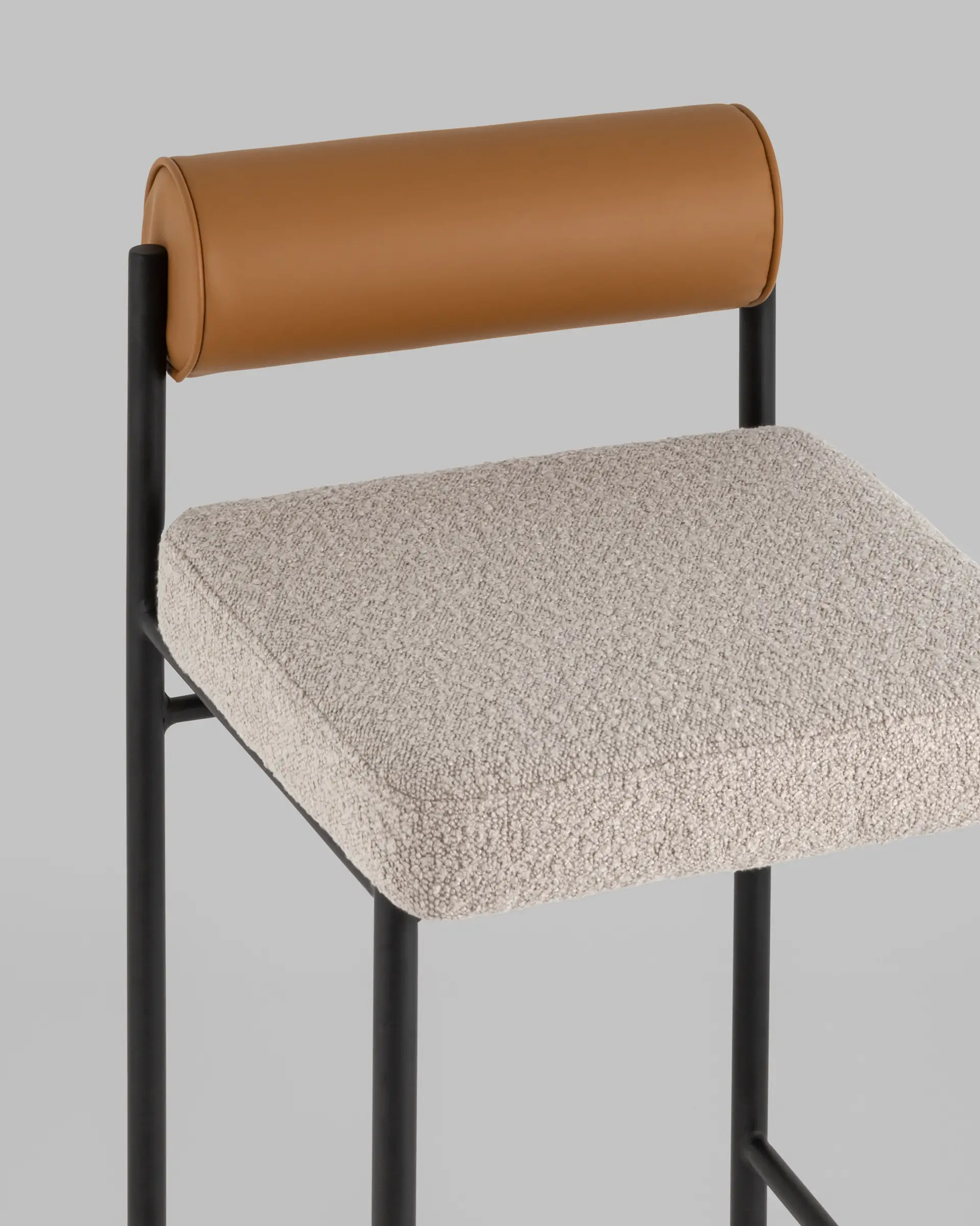 Стул полубарный Балла бежевый на металлических ножках