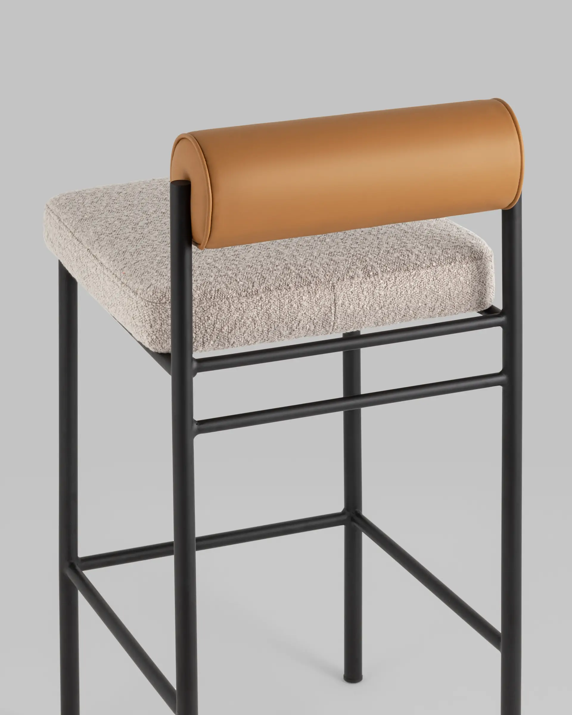 Стул полубарный Балла бежевый на металлических ножках