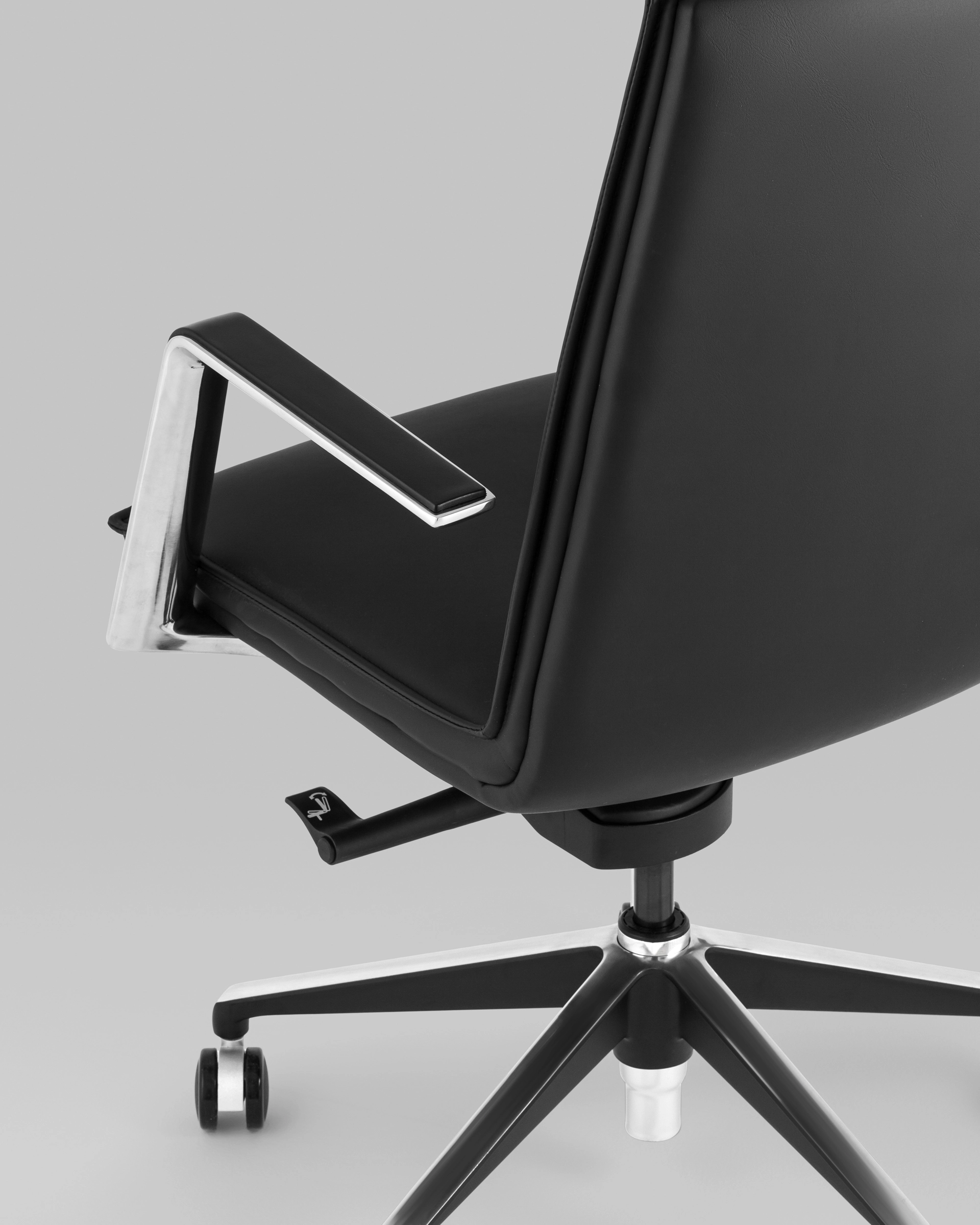 Кресло офисное TopChairs Arrow черный