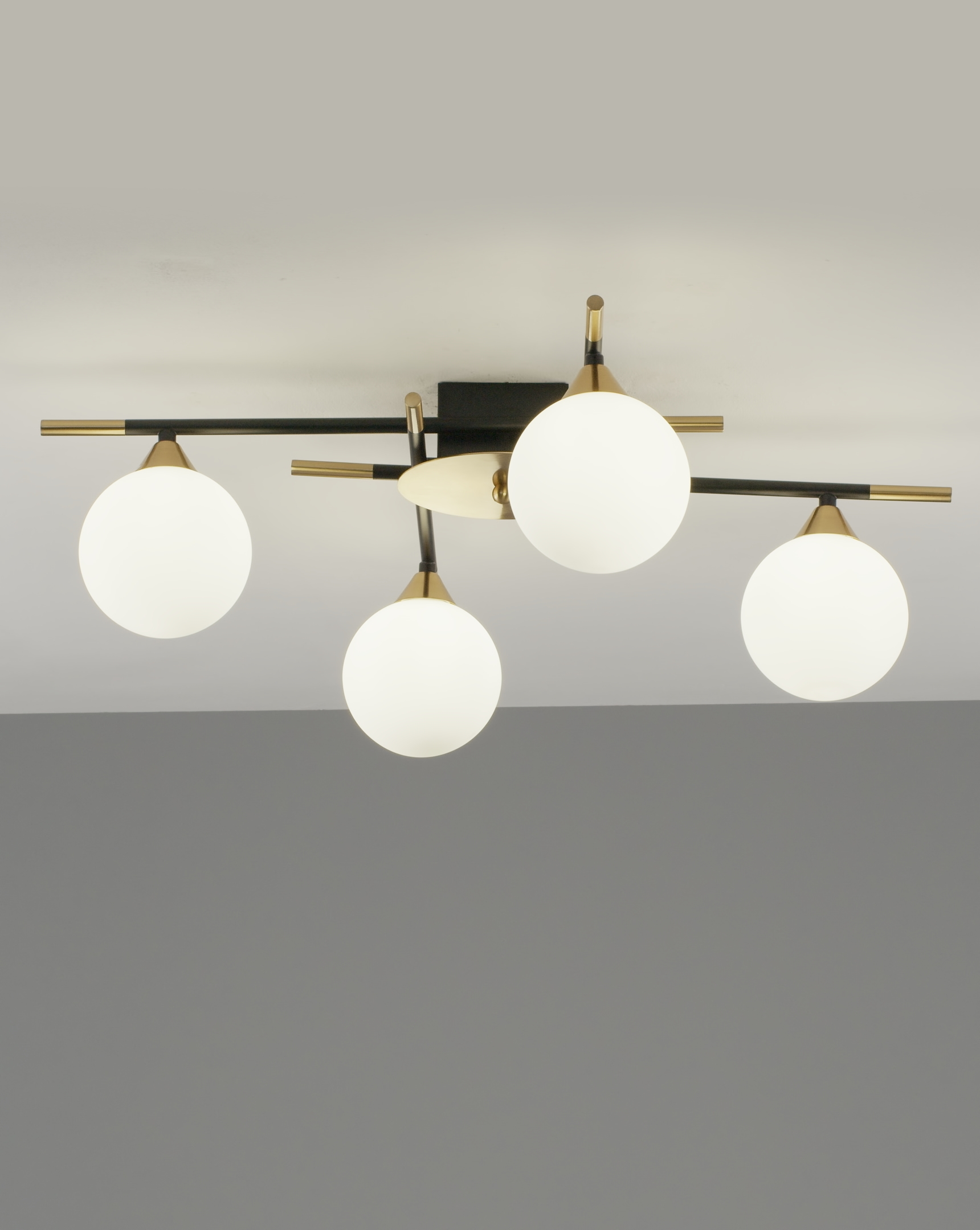 Светильник потолочный Moderli V10835-4C Molecule
