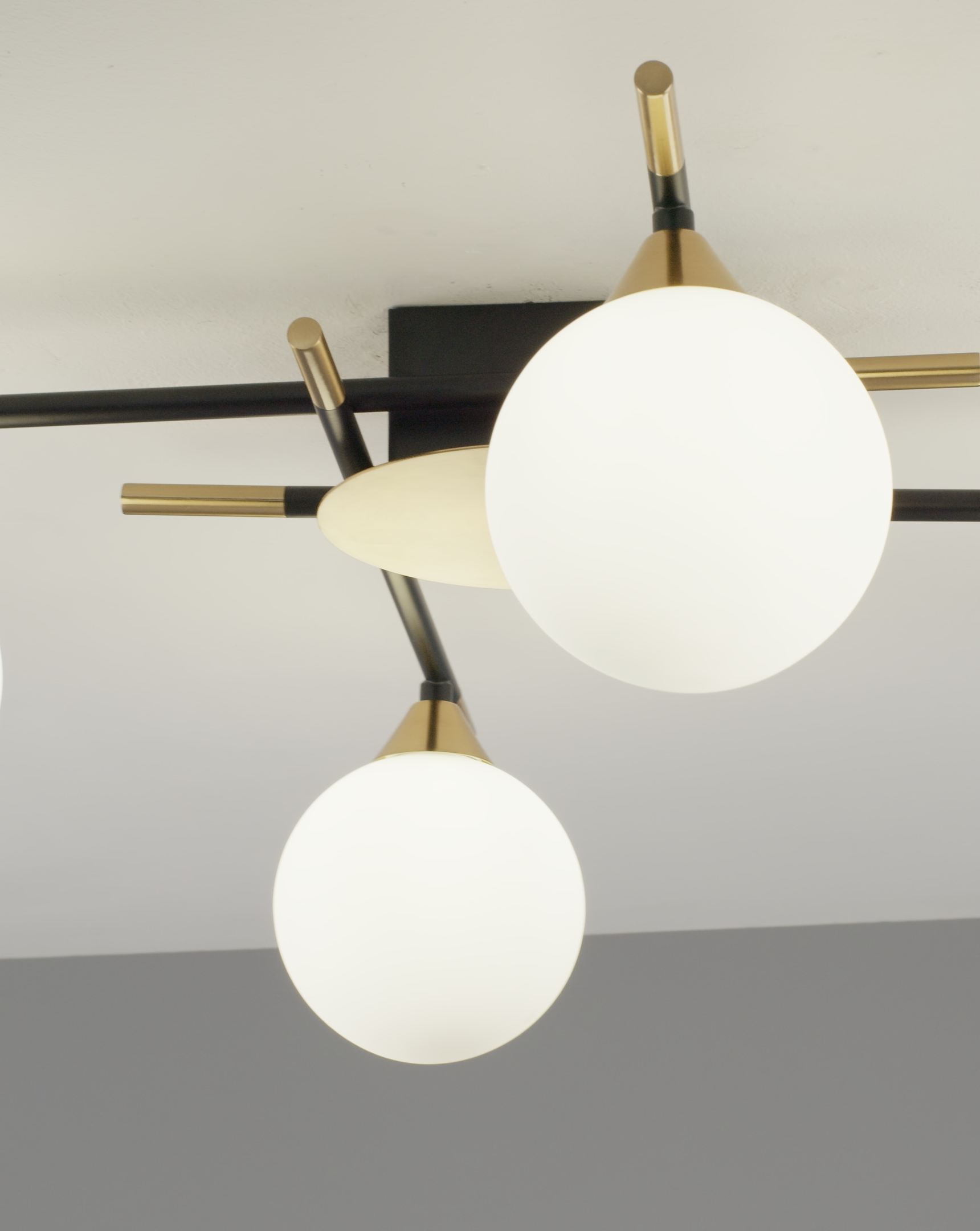Светильник потолочный Moderli V10835-4C Molecule