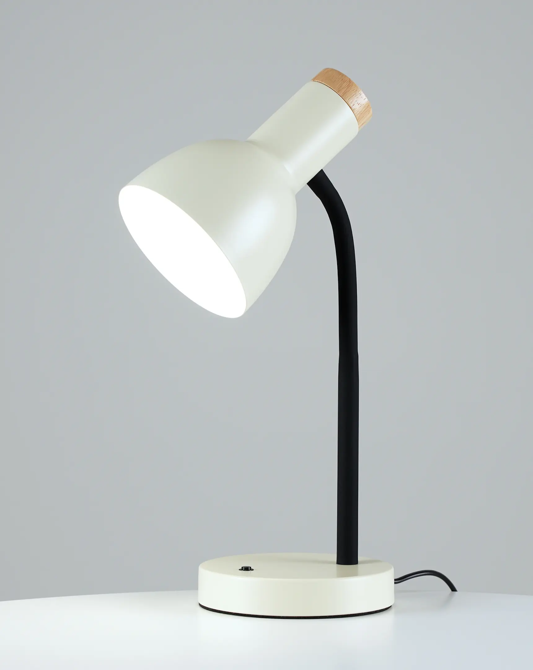 Лампа настольная Moderli V11047-1T Shades