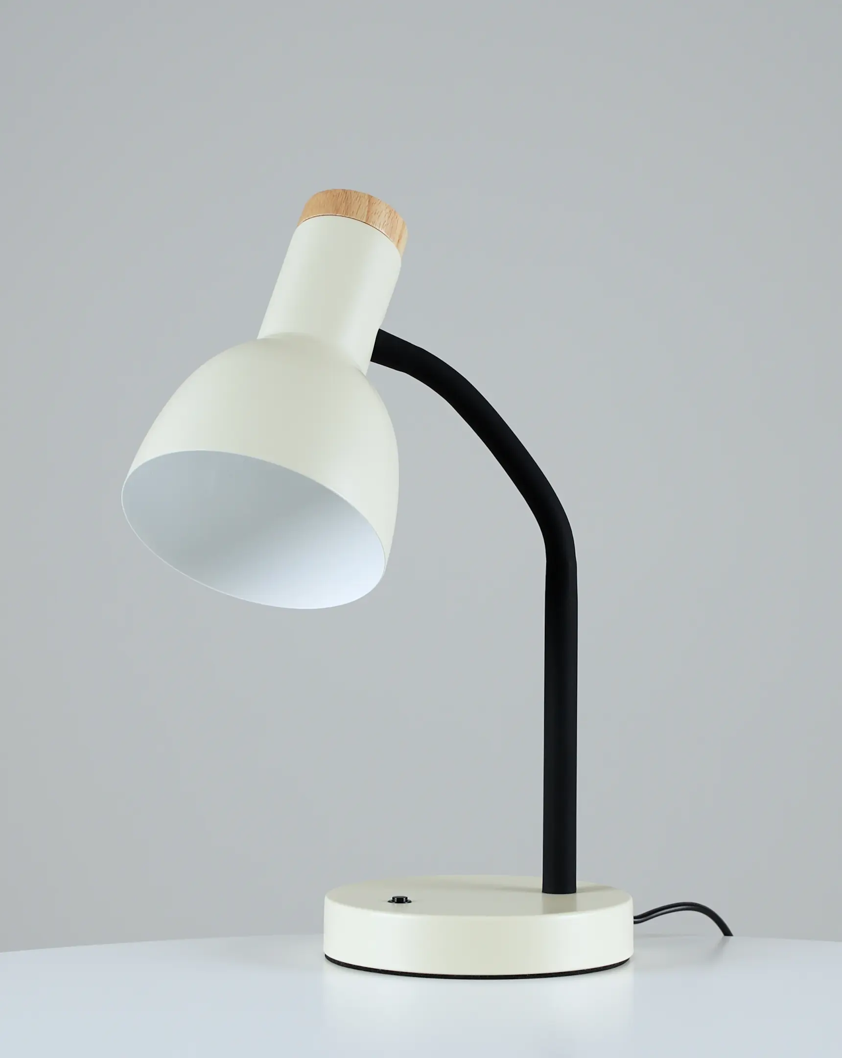 Лампа настольная Moderli V11047-1T Shades