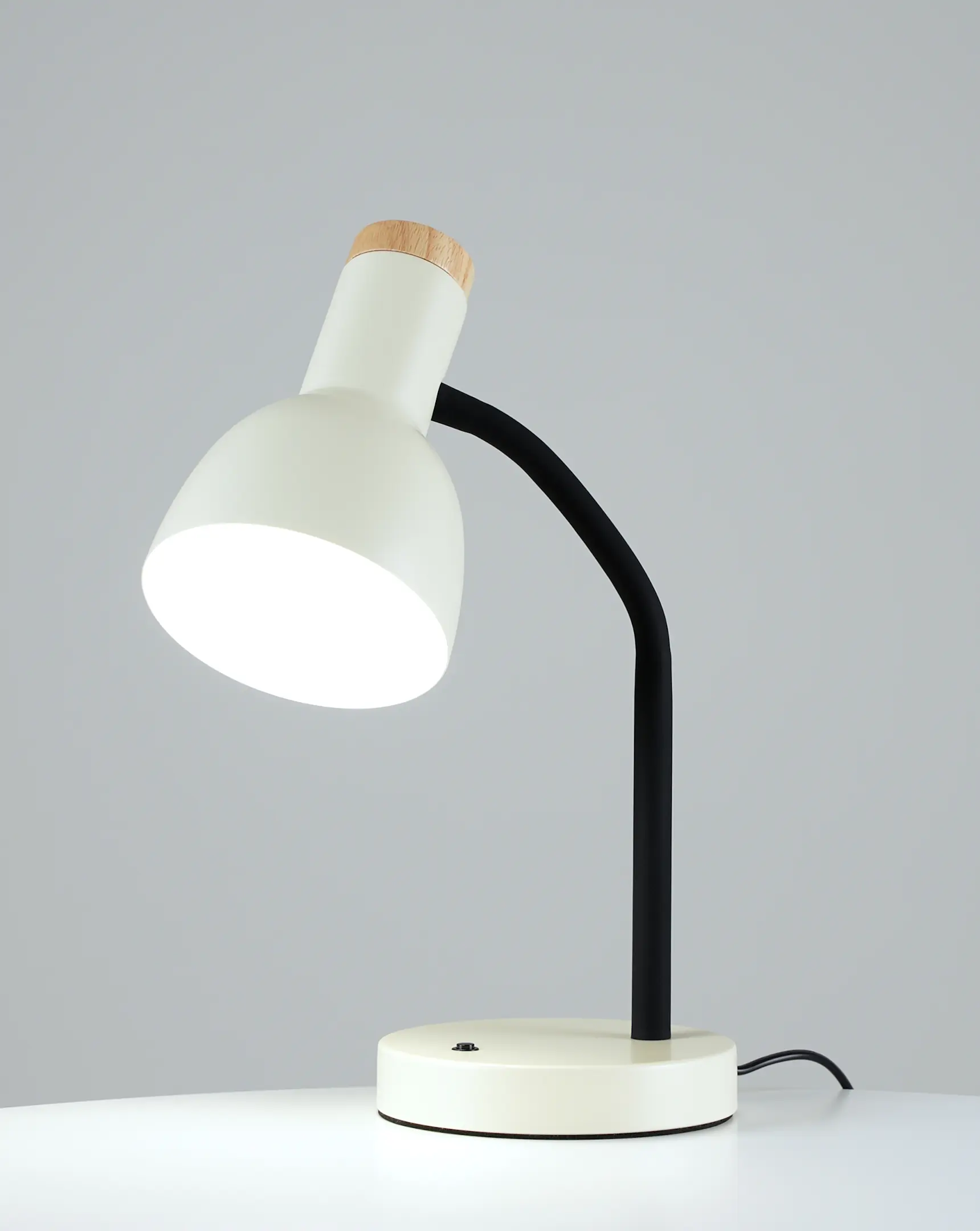 Лампа настольная Moderli V11047-1T Shades