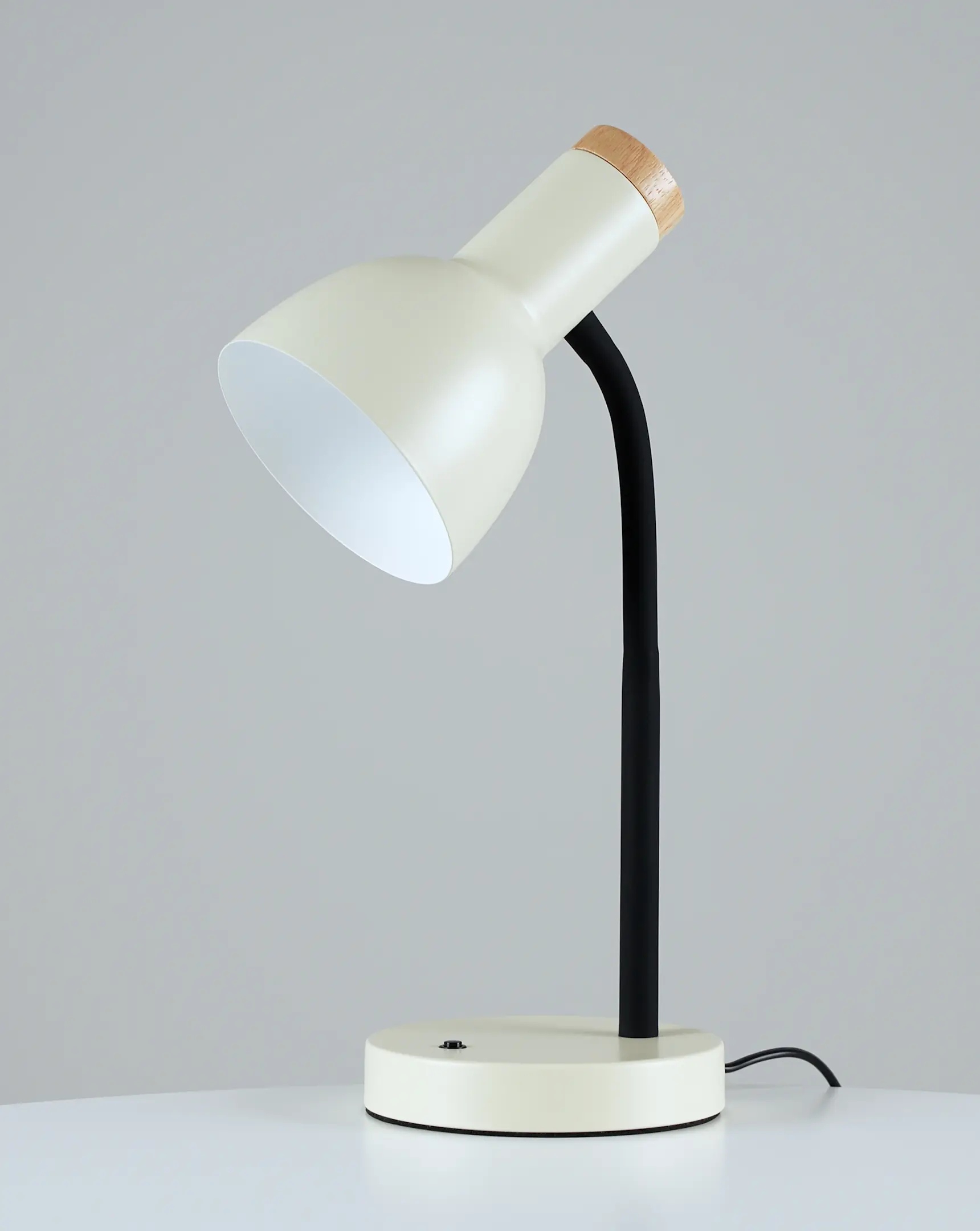 Лампа настольная Moderli V11047-1T Shades