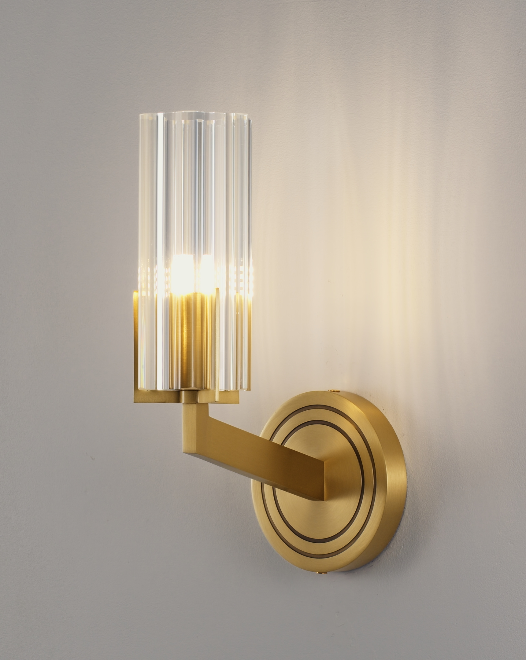 Светильник настенный Moderli V11015-1W Brass