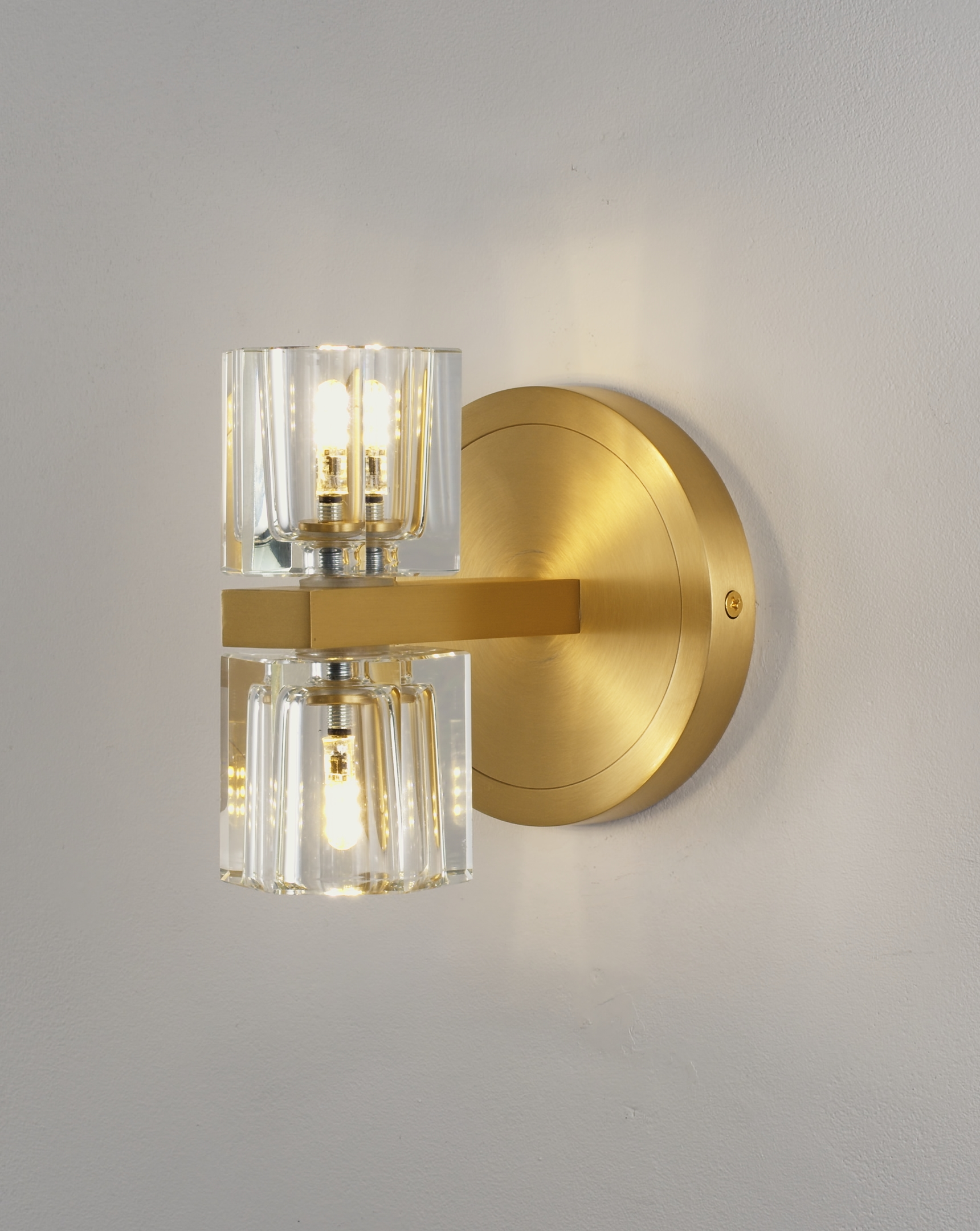 Светильник настенный Moderli V11016-2W Brass