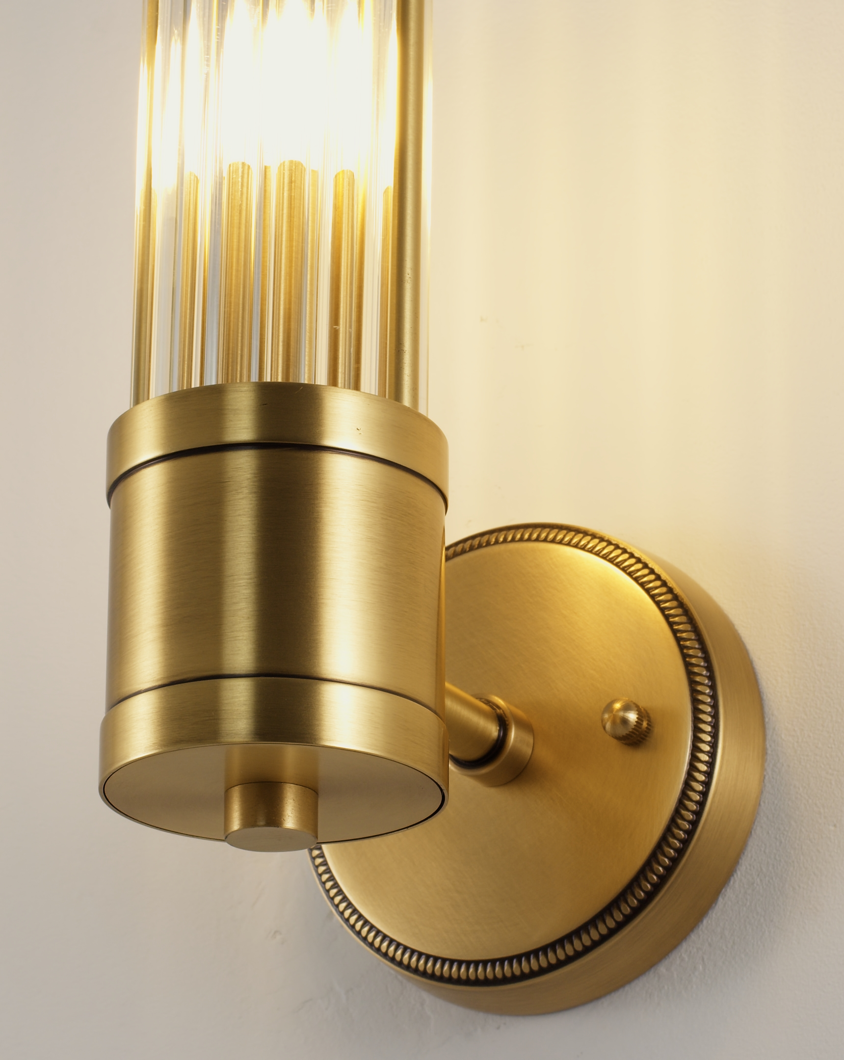 Светильник настенный Moderli V11020-1W Brass