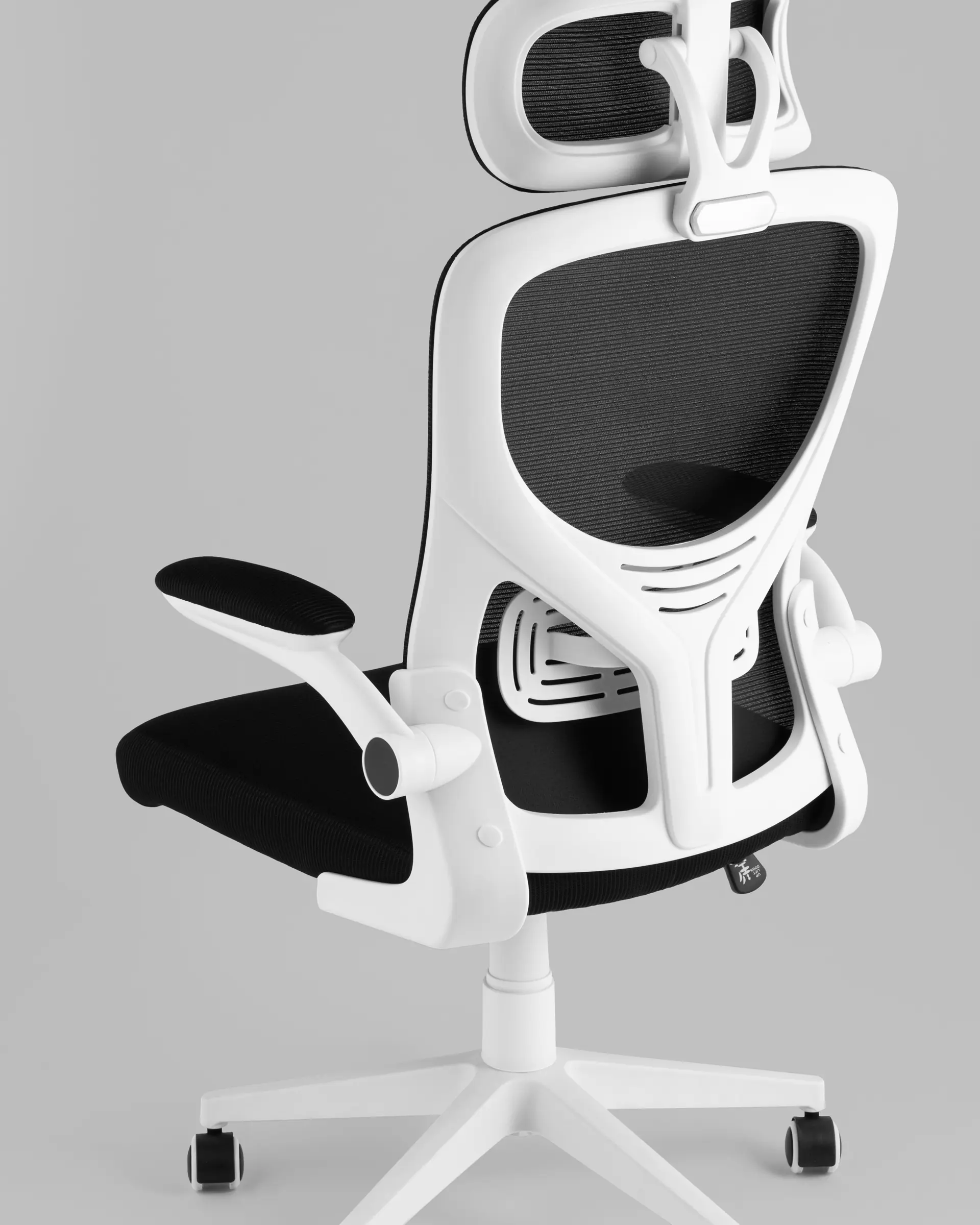 Кресло офисное TopChairs Airone белый с черной сеткой