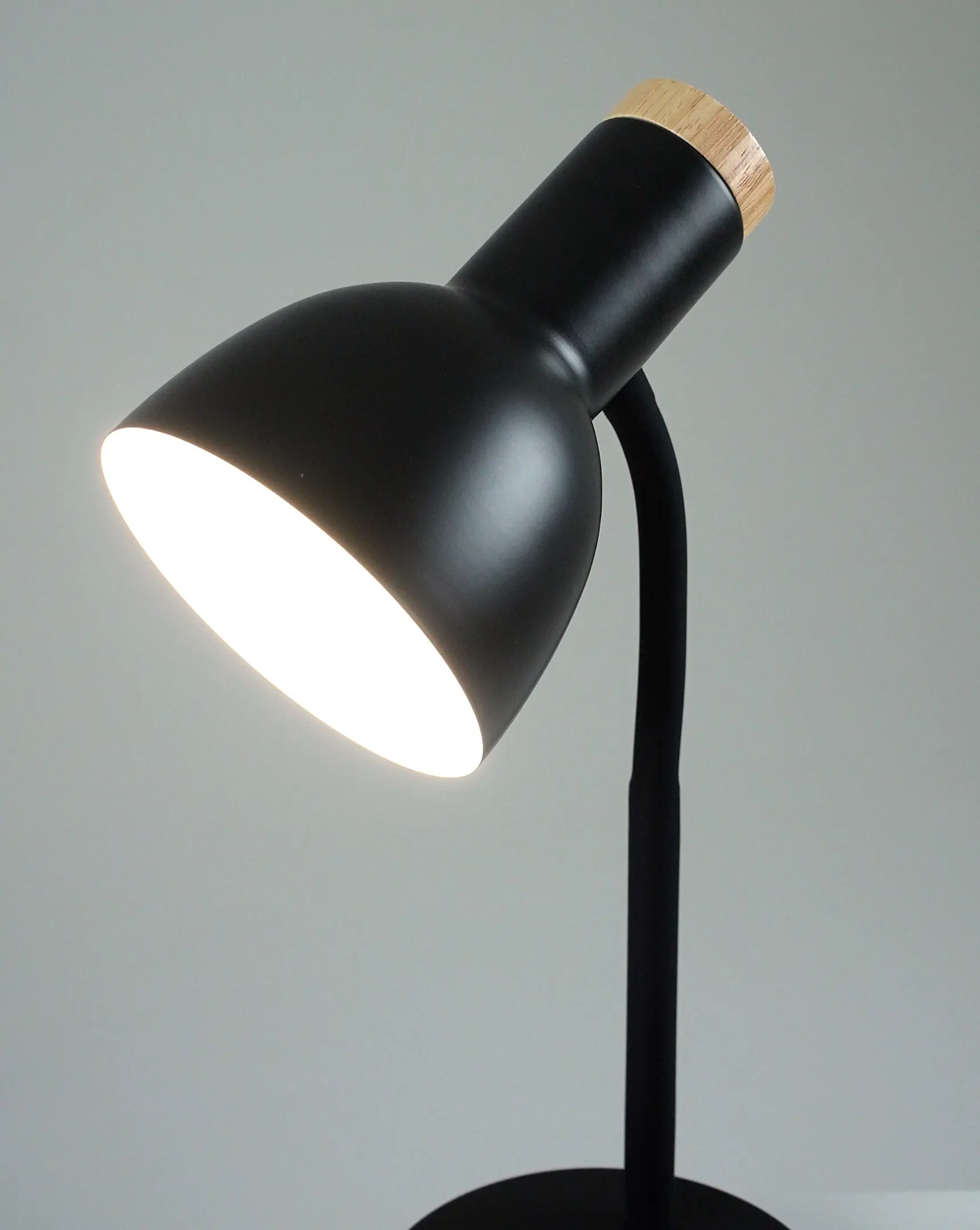 Лампа настольная Moderli V11046-1T Shades