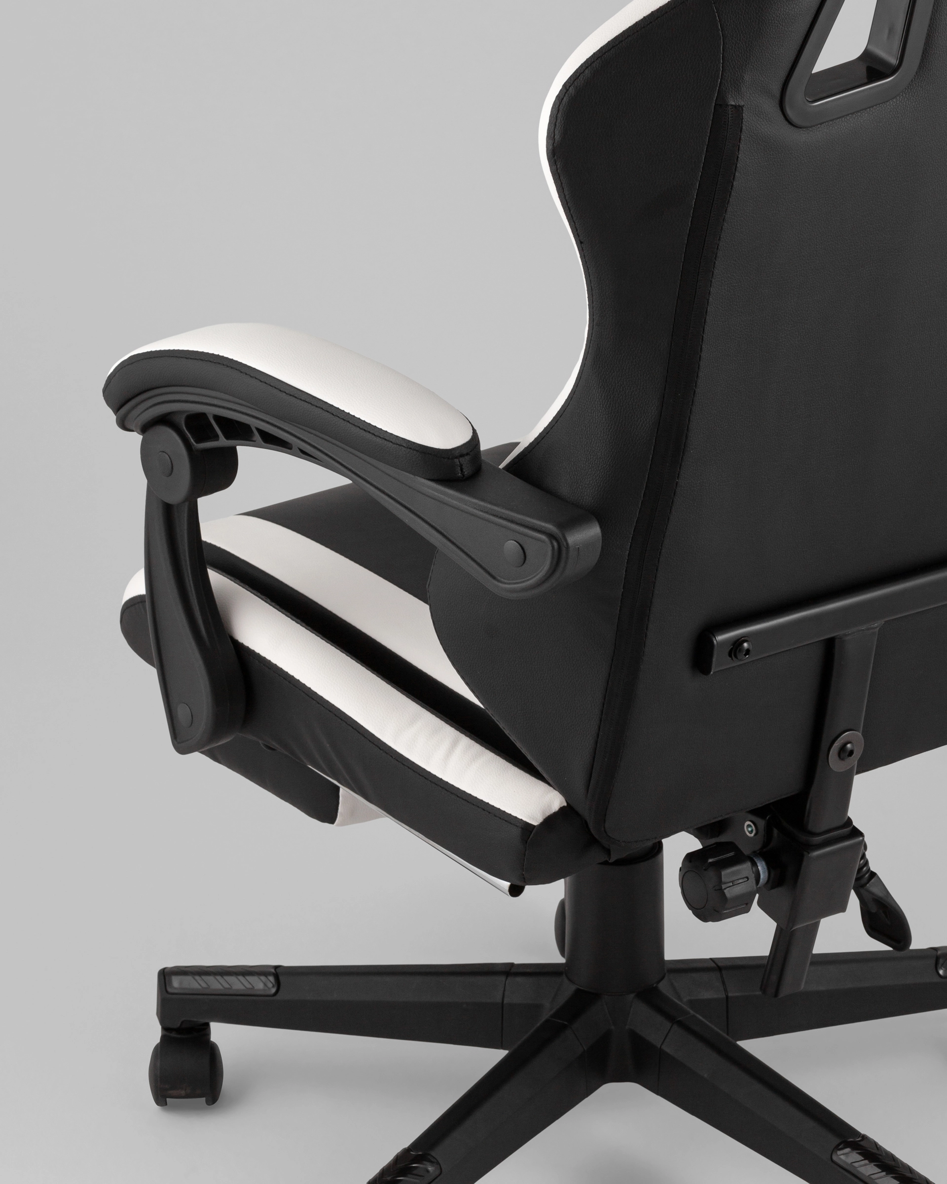 Кресло спортивное TopChairs Prophet с оттоманкой черно-белый