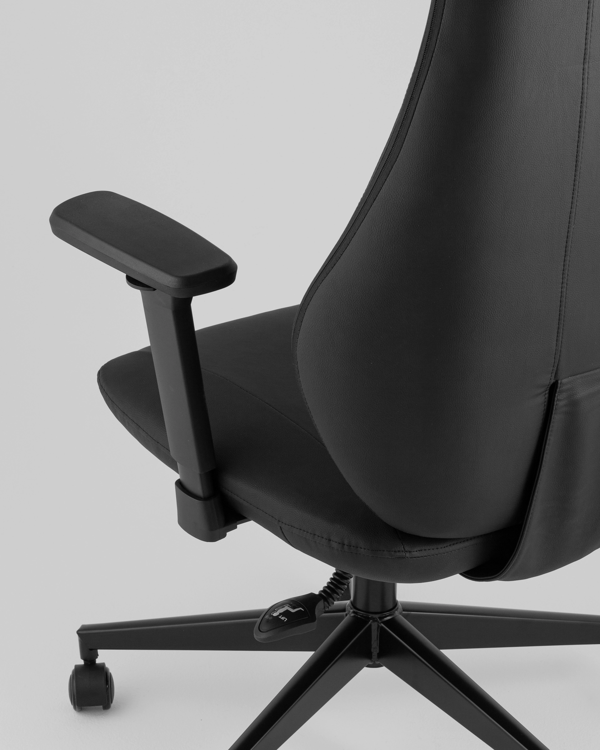 Кресло руководителя TopChairs Trophey черный
