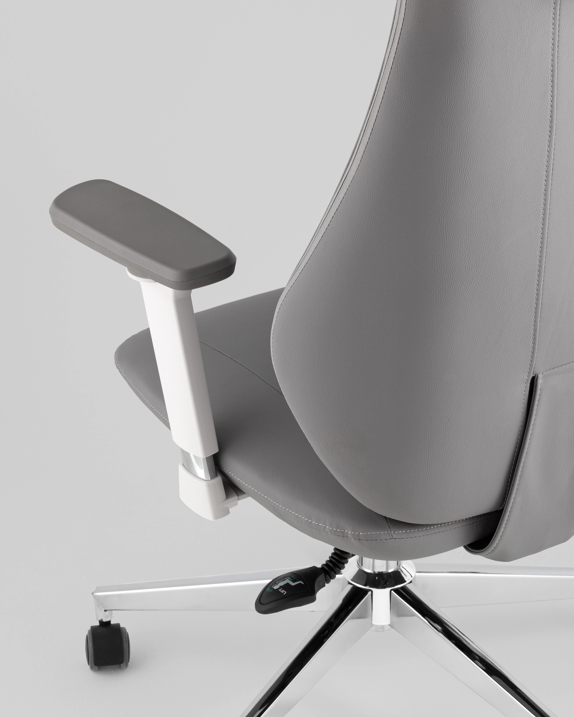 Кресло руководителя TopChairs Trophey серый
