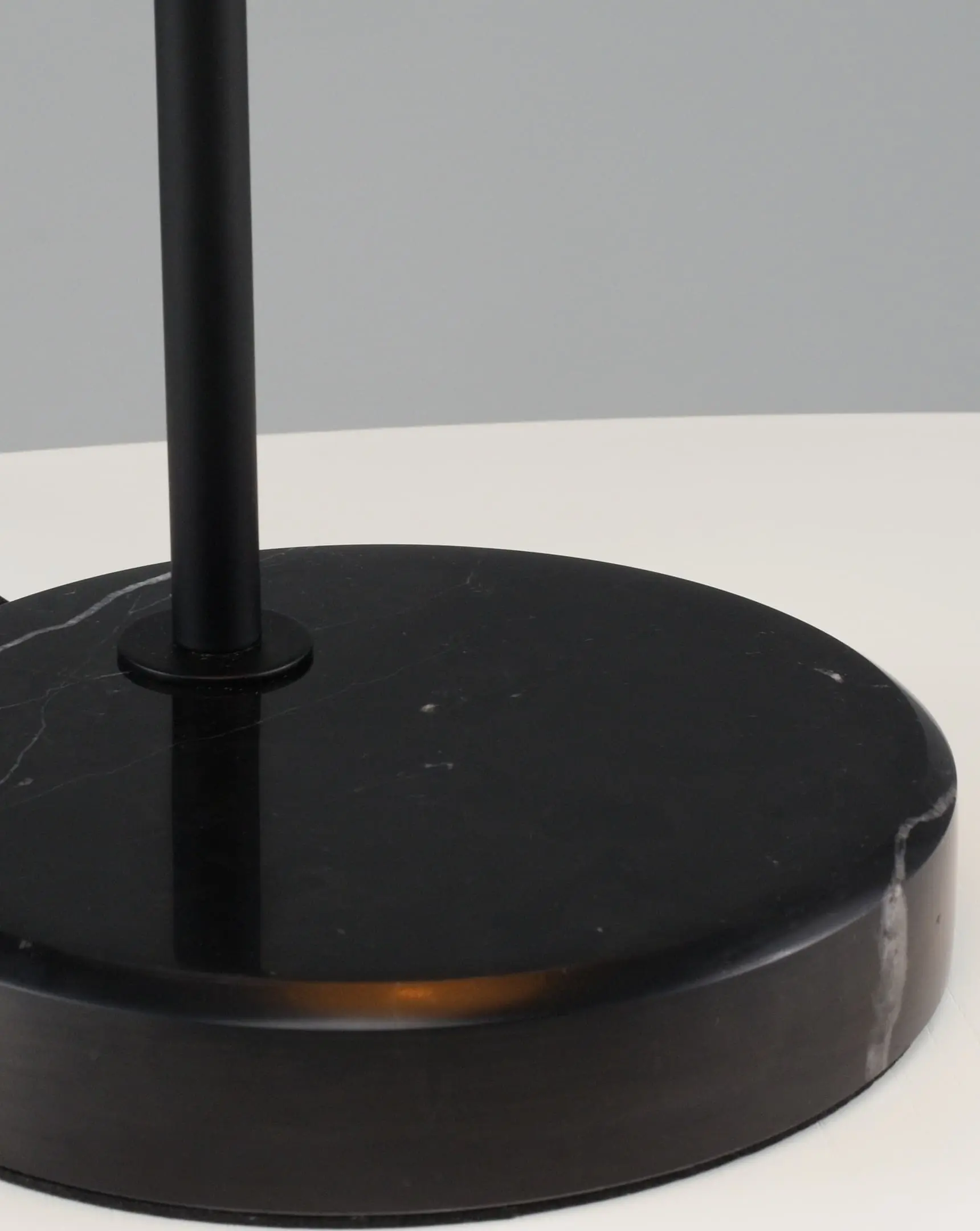 Лампа настольная Moderli V11594-1T Omaha