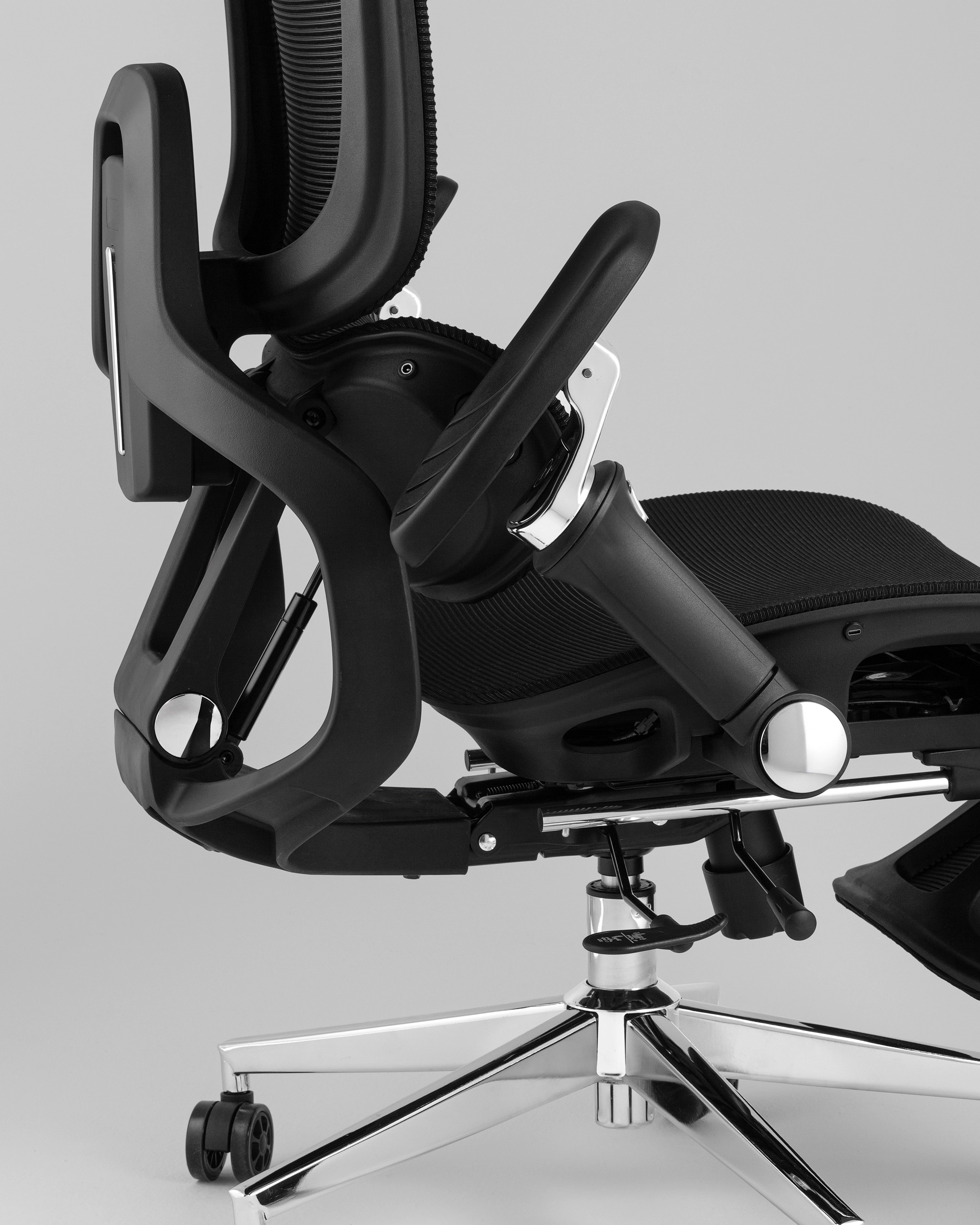 Кресло офисное TopChairs Prodigy с оттоманкой черный