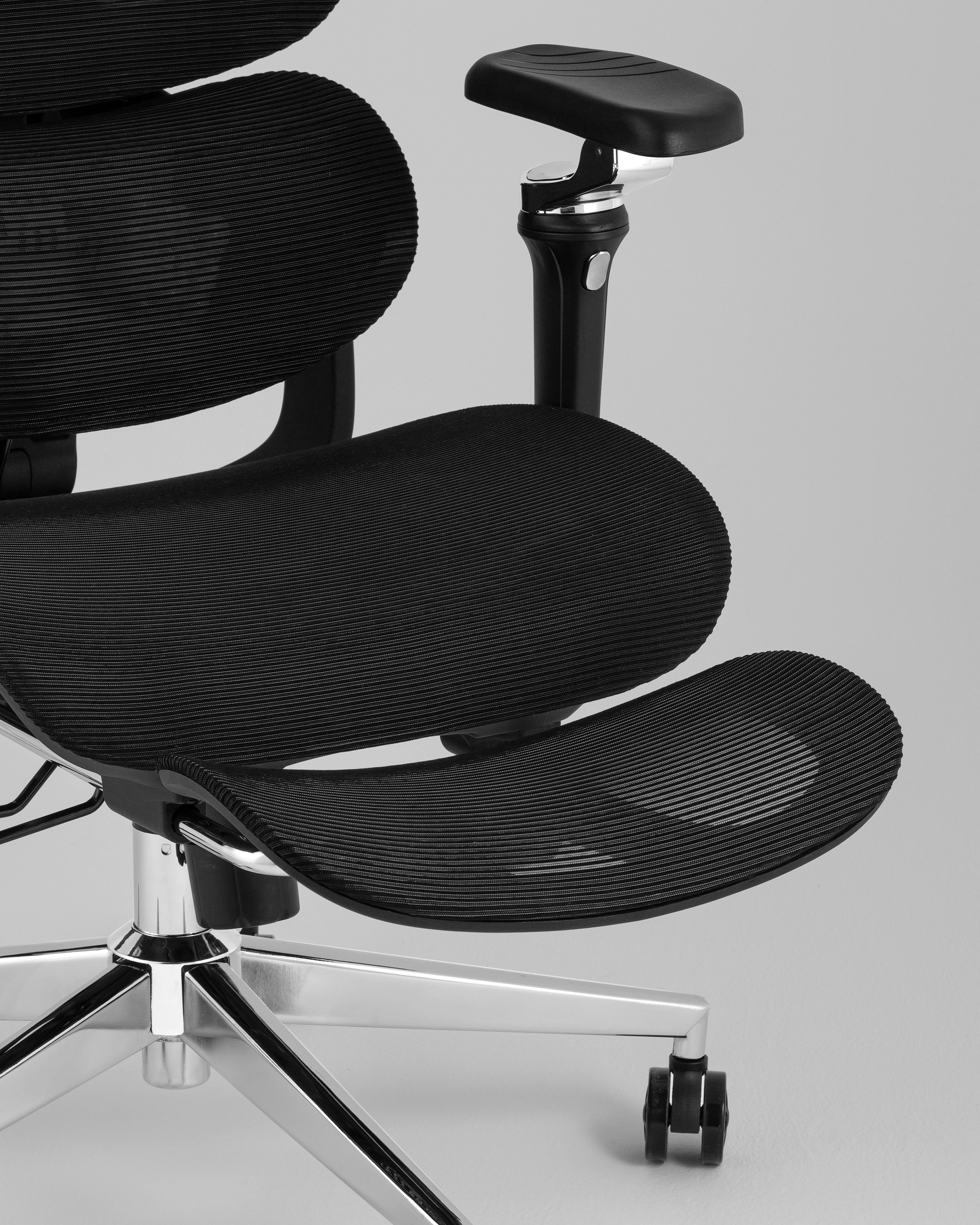 Кресло офисное TopChairs Prodigy с оттоманкой черный