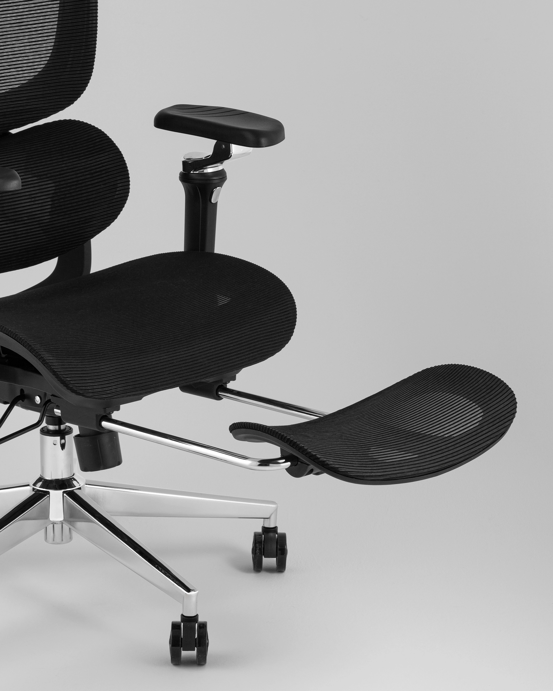 Кресло офисное TopChairs Prodigy с оттоманкой черный