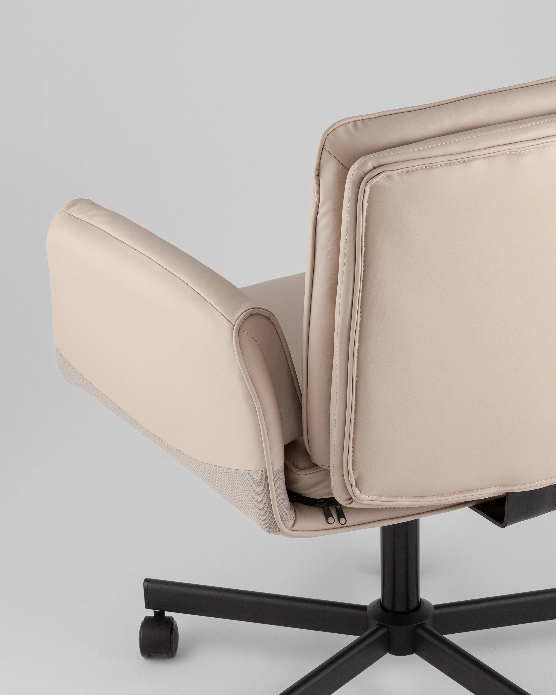 Кресло офисное TopChairs Foldo с откидными подлокотниками бежевое