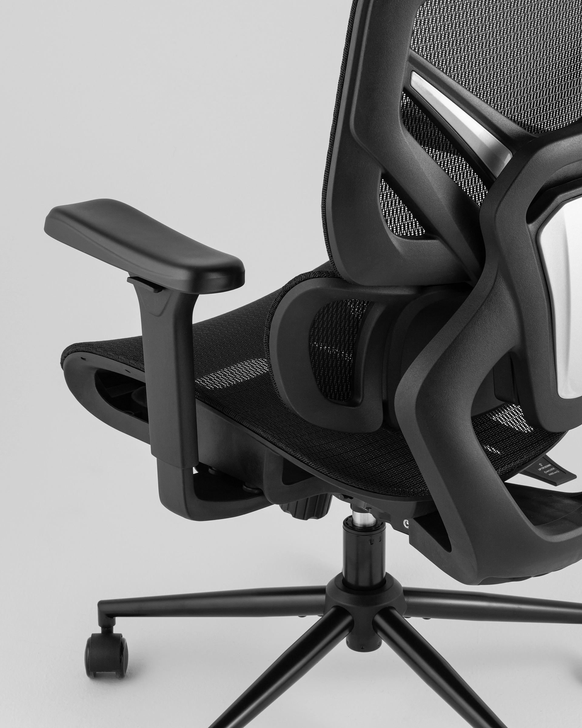 Кресло офисное TopChairs Structo черная сетка