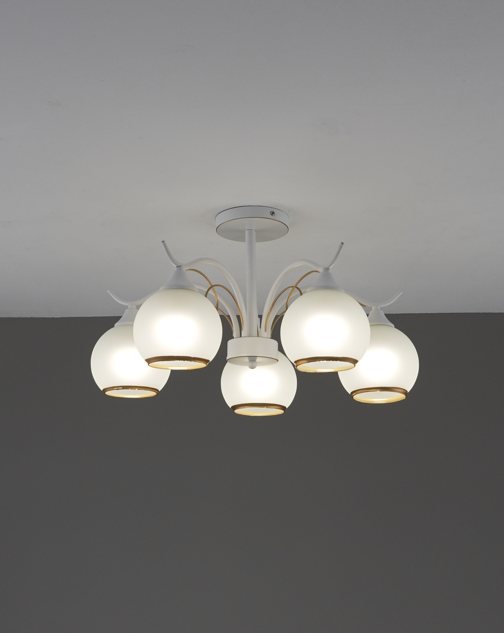 Люстра потолочная Moderli V11733-5C Allure