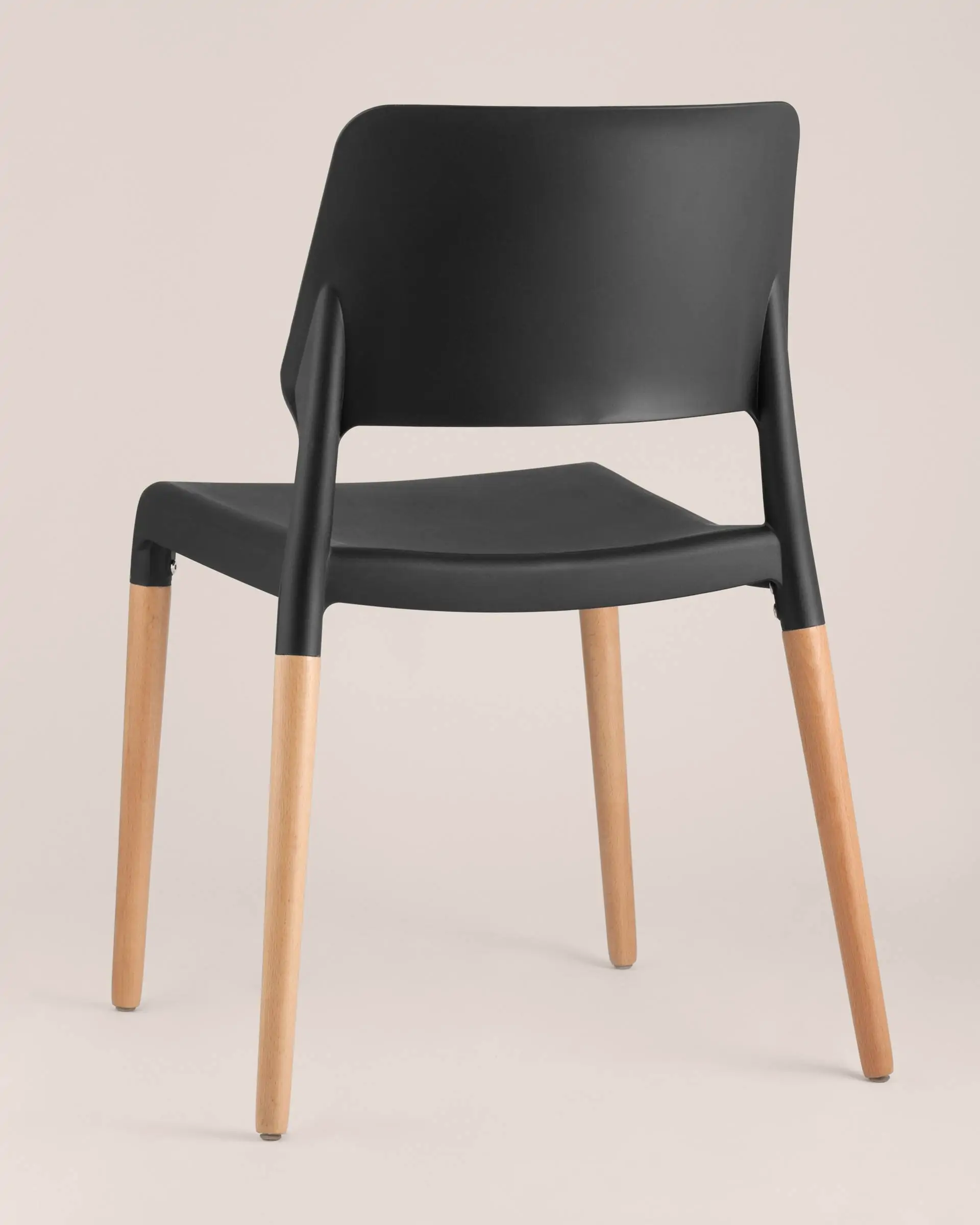 Стул BISTRO черный пластик ножки из дерева