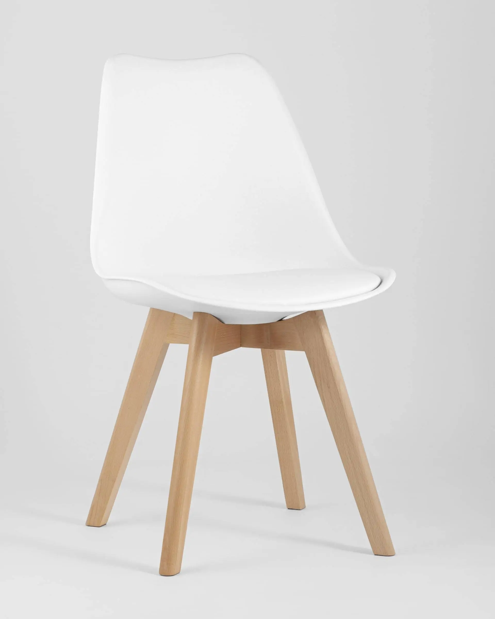 стул белый на деревянных ножках