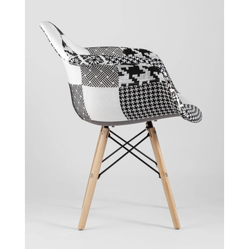 Кресло DSW пэчворк черно-белое на деревянных ножках