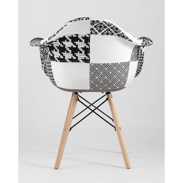 Кресло DSW пэчворк черно-белое на деревянных ножках