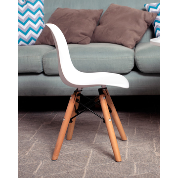 Стул DSW маленький белый с ножками из дерева