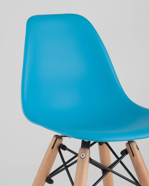 Комплект детский стол Eames DSW, 2 голубых стула